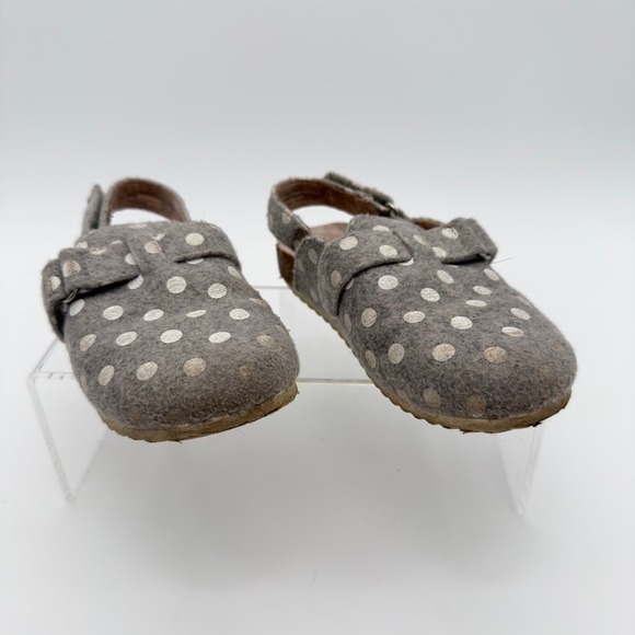 Cat & Jack Other - Cat & Jack Kids Size 9 Gray Silver Polka Dot Felt Slingback Clogs Shoes